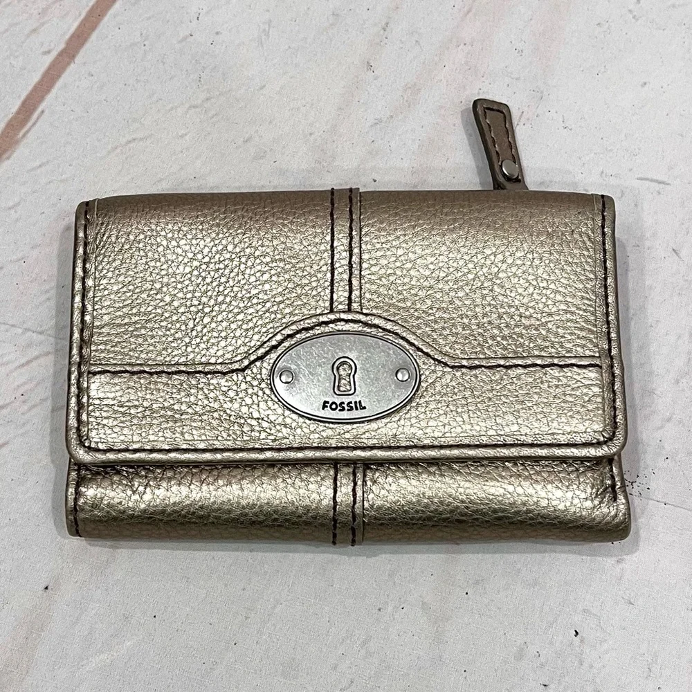 Fossil Golden Bronze Metallic Leather Keyhole Medium Trifold Maddox Wallet